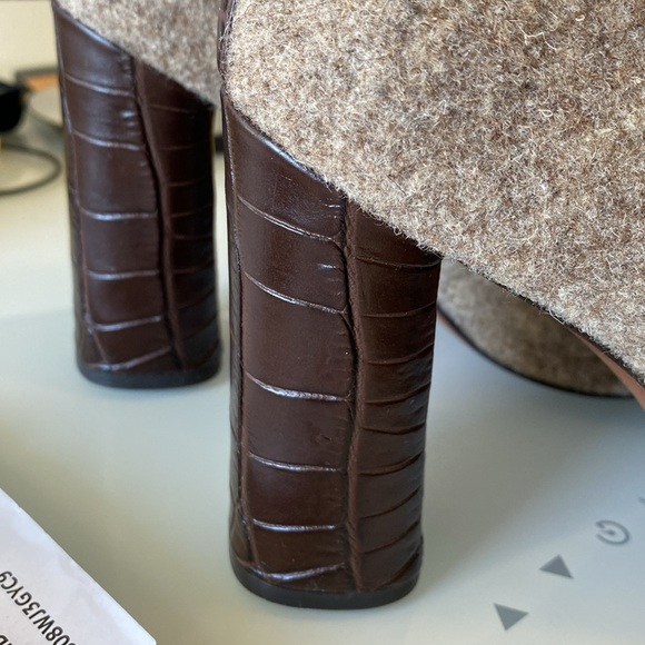 Beautiful Coach Ophelia Pumps - Picture 7 of 10